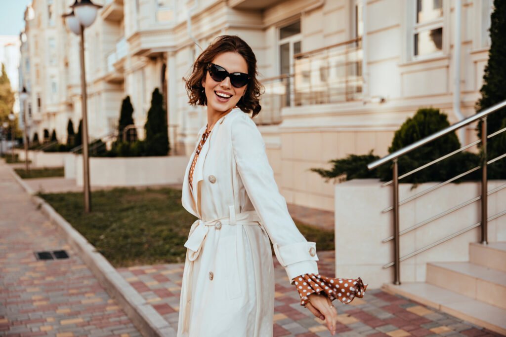 femme qui fait shopping en ligne